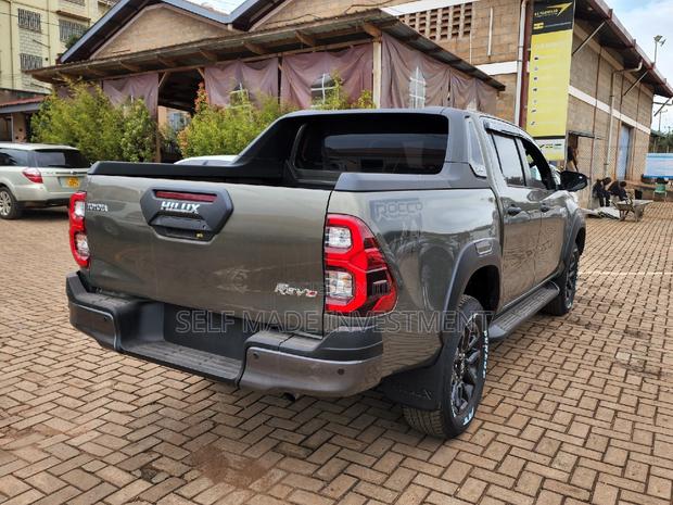 Toyota Hilux 2022 Gray