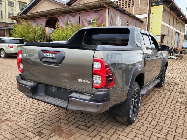 Toyota Hilux 2022 Gray