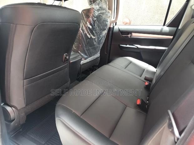 Toyota Hilux 2022 White