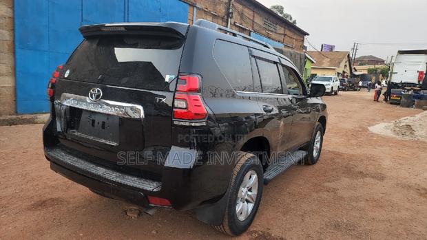 Toyota Land Cruiser Prado 2021 Black