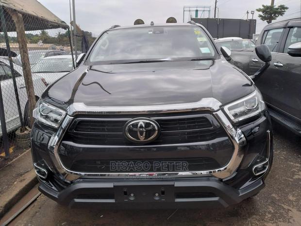 Toyota Hilux 2022 Black