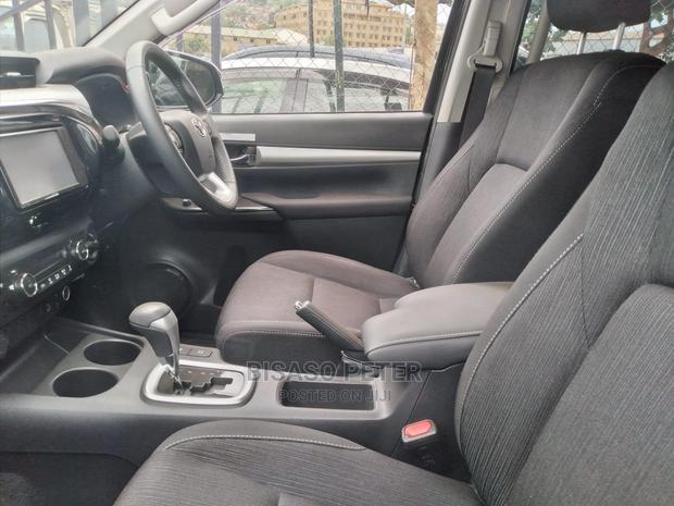 Toyota Hilux 2022 Black