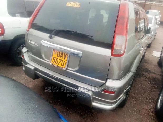 Nissan X-Trail 2000 Gray