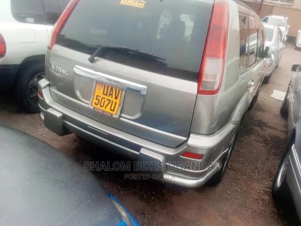 Nissan X-Trail 2000 Gray