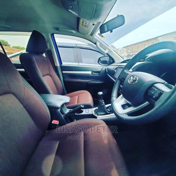 Toyota Hilux 2018 Blue