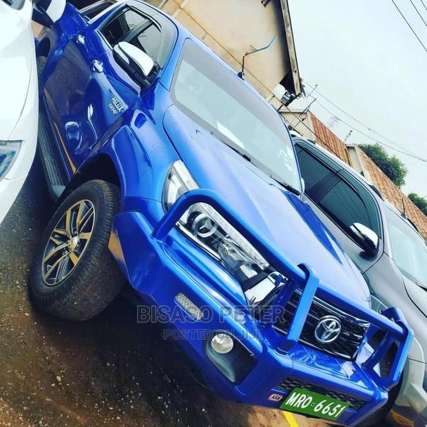 Toyota Hilux 2018 Blue