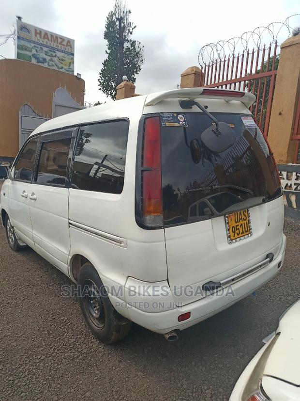 Toyota Noah 2004 White