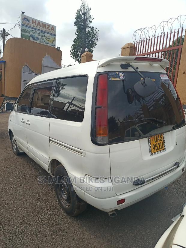 Toyota Noah 2004 White