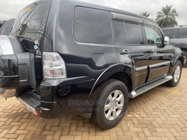 Mitsubishi Pajero 3.0 2009 Black