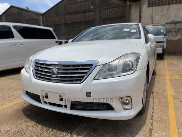 Toyota Crown 2009 White