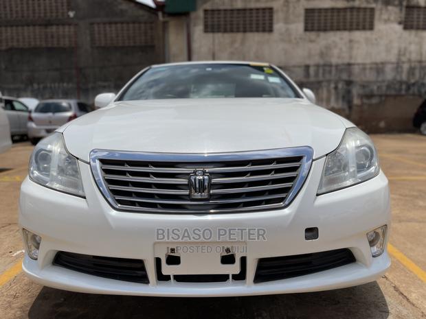 Toyota Crown 2009 White