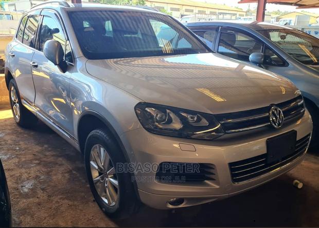 Volkswagen Touareg 2014 Gray