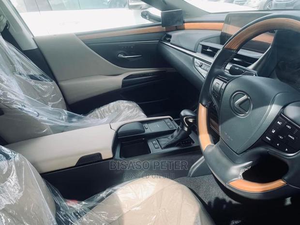 Lexus ES 2020 Silver