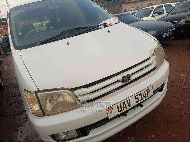 Toyota Noah 2.0 AWD (8 Seater) 2001 White