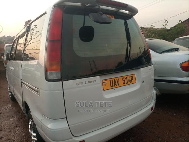 Toyota Noah 2.0 AWD (8 Seater) 2001 White
