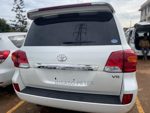 Toyota Land Cruiser 4.0 V6 DLX 2015 White