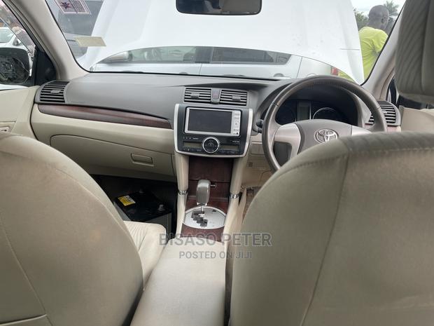 Toyota Premio 2010 Silver