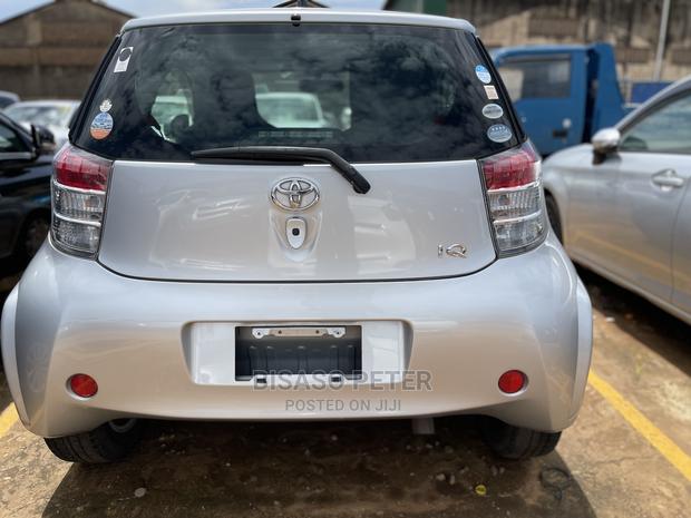 Toyota iQ 1.3 2010 Silver