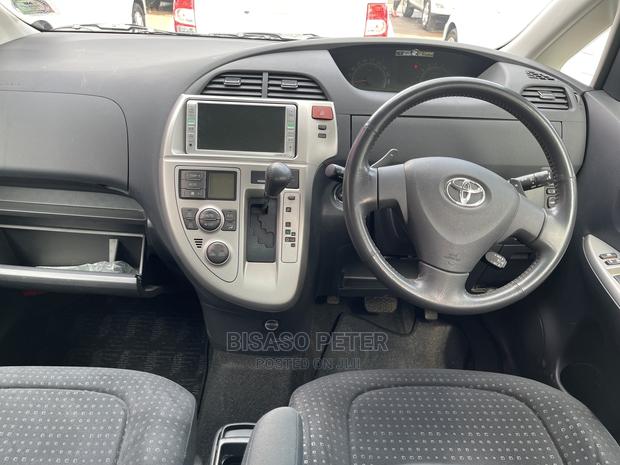 Toyota Ractis 1.5 AWD 2007 Silver