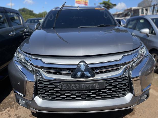 Mitsubishi Pajero 2013 Gray