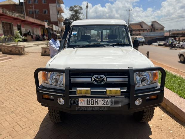 Toyota Land Cruiser 2015 White