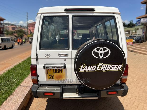 Toyota Land Cruiser 2015 White