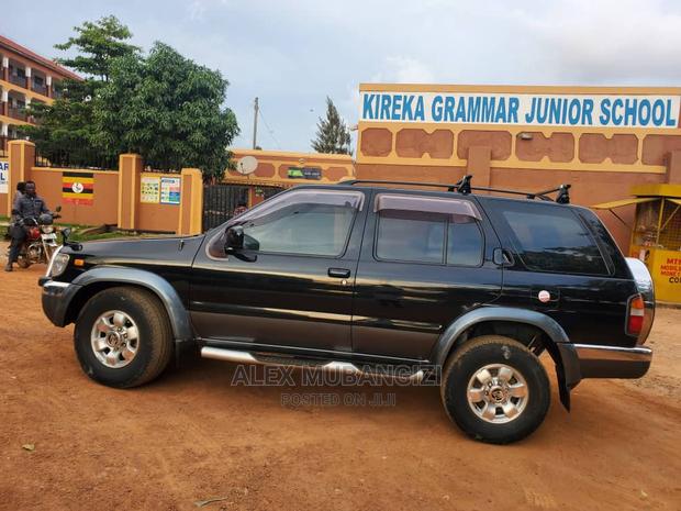 Nissan Terrano 1995 Black