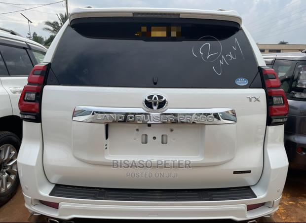 Toyota Land Cruiser Prado 2.8 2017 White