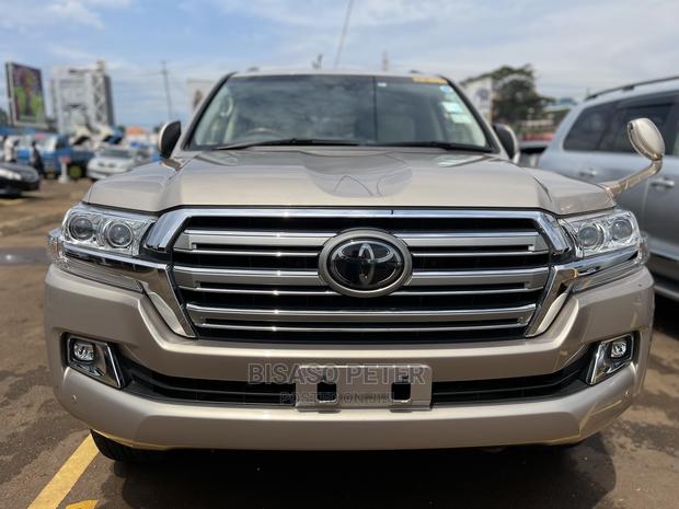 Toyota Land Cruiser 4.5 V8 TD 2018 Gold