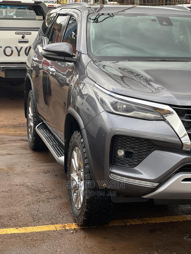 Toyota Fortuner 2022 Gray