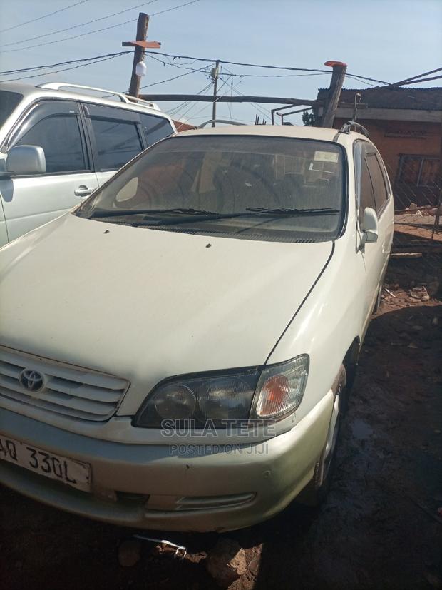 Toyota Ipsum 1998 White