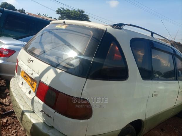 Toyota Ipsum 1998 White