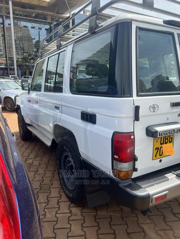 Toyota Land Cruiser 2013 White