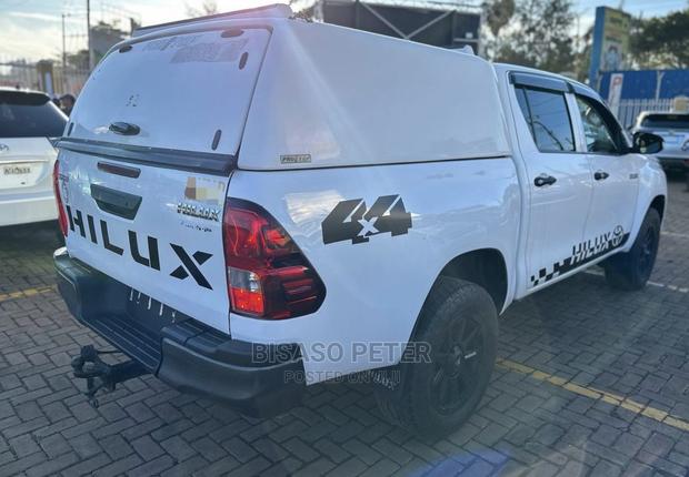 Toyota Hilux SR 4x4 2016 White