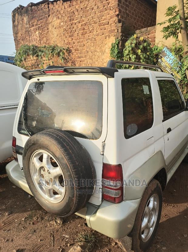 Mitsubishi Pajero 2005 White