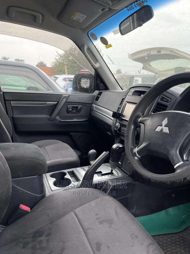 Mitsubishi Pajero 3.0 2010 White