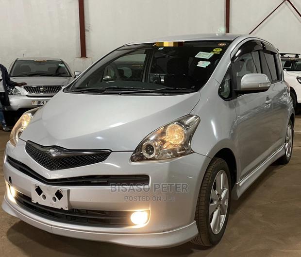 Toyota Ractis 1.5 AWD 2008 Silver