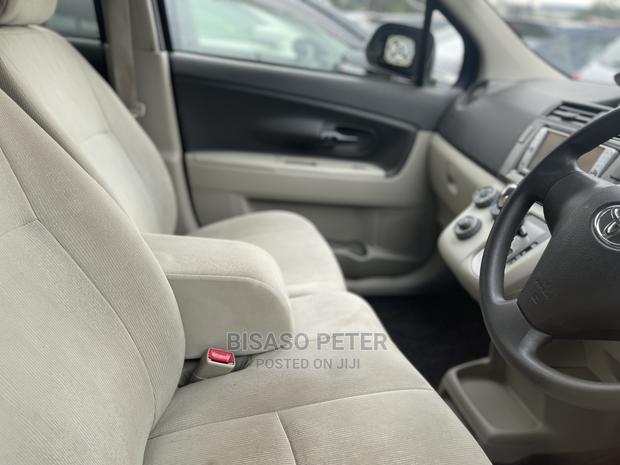 Toyota Passo Sette 1.5 AWD 2010 Black