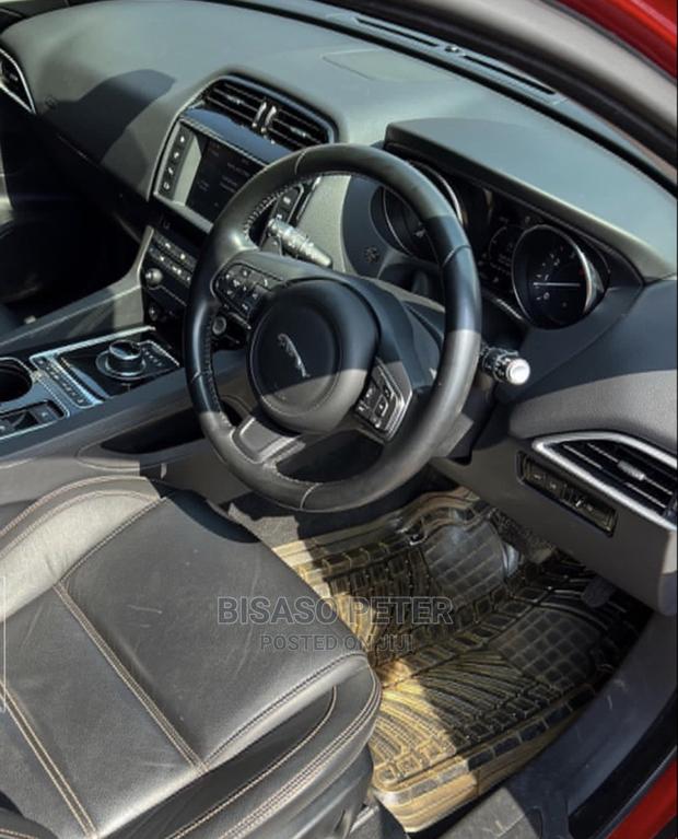 Jaguar F-Pace 35t Premium 2017 Red