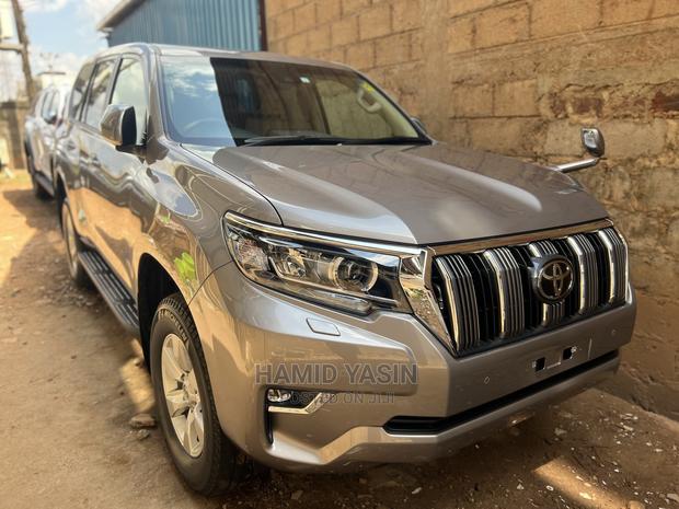 Toyota Land Cruiser Prado 2022 Silver