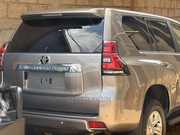 Toyota Land Cruiser Prado 2022 Silver