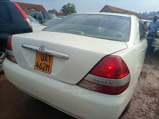 Toyota Mark II 2.0 AWD 2002 White