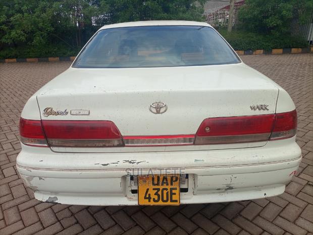 Toyota Mark II 2.0 RWD 1999 White
