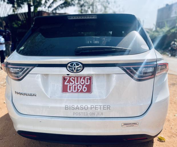 Toyota Harrier 2.0 2015 White