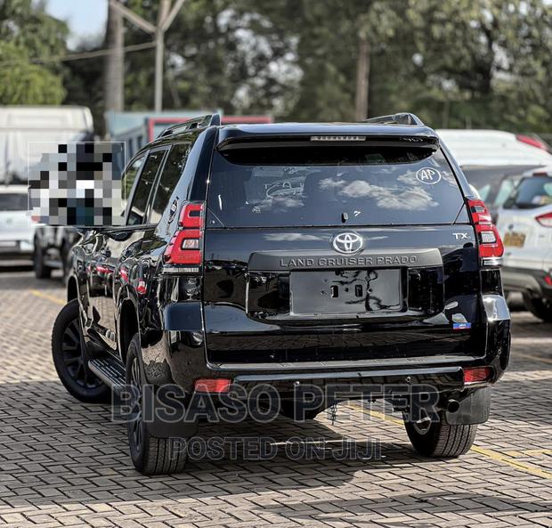 Toyota Land Cruiser Prado 2022 Black