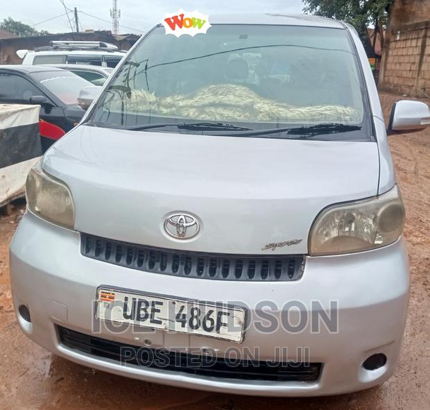 Toyota Porte 2006 Gray