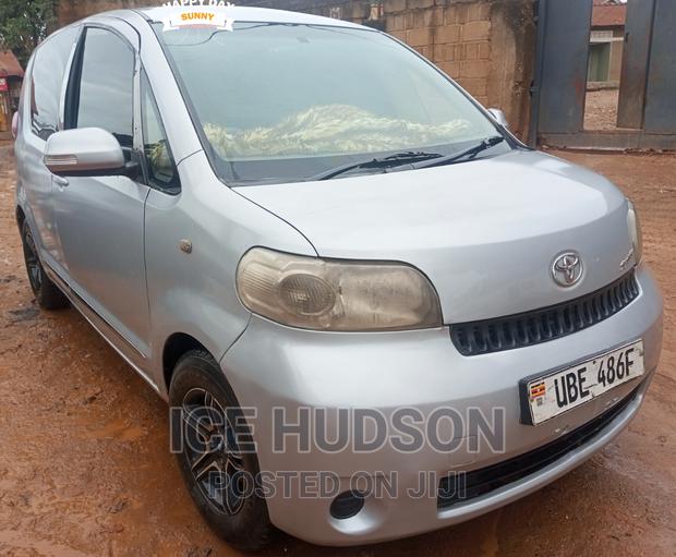 Toyota Porte 2006 Gray