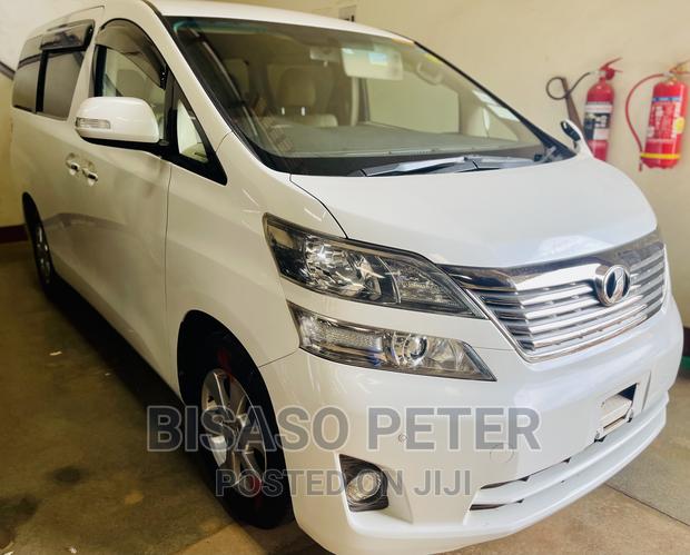 Toyota Vellfire 2009 White