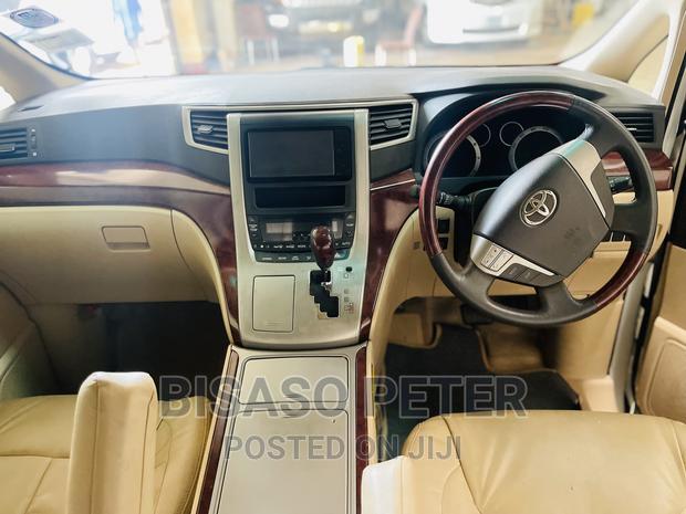 Toyota Vellfire 2009 White