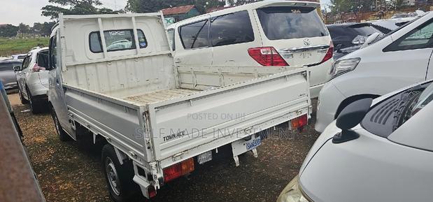 Toyota TownAce 2015 White